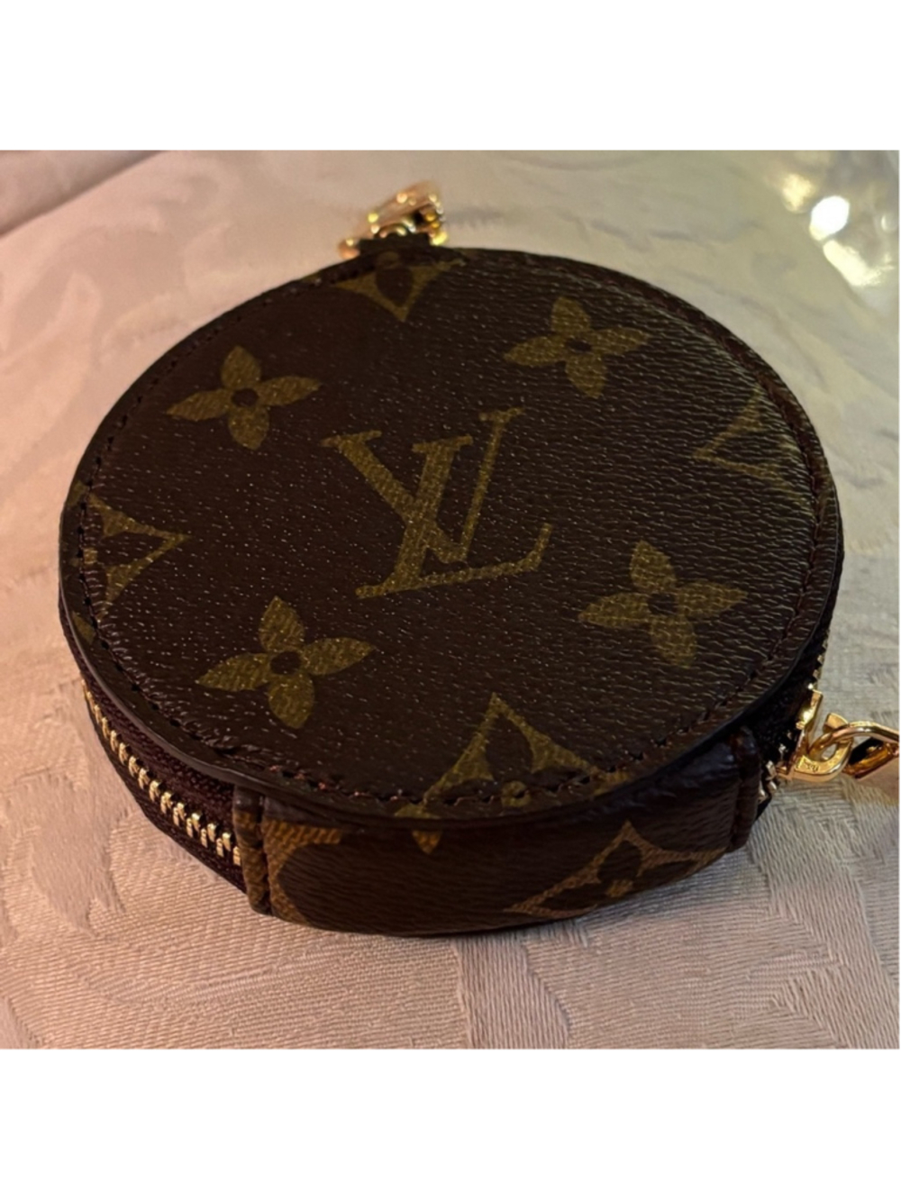 Luxury Round Coin Purse with Sailboat palm tree and Vivian design NWOT - Picture 5 of 7